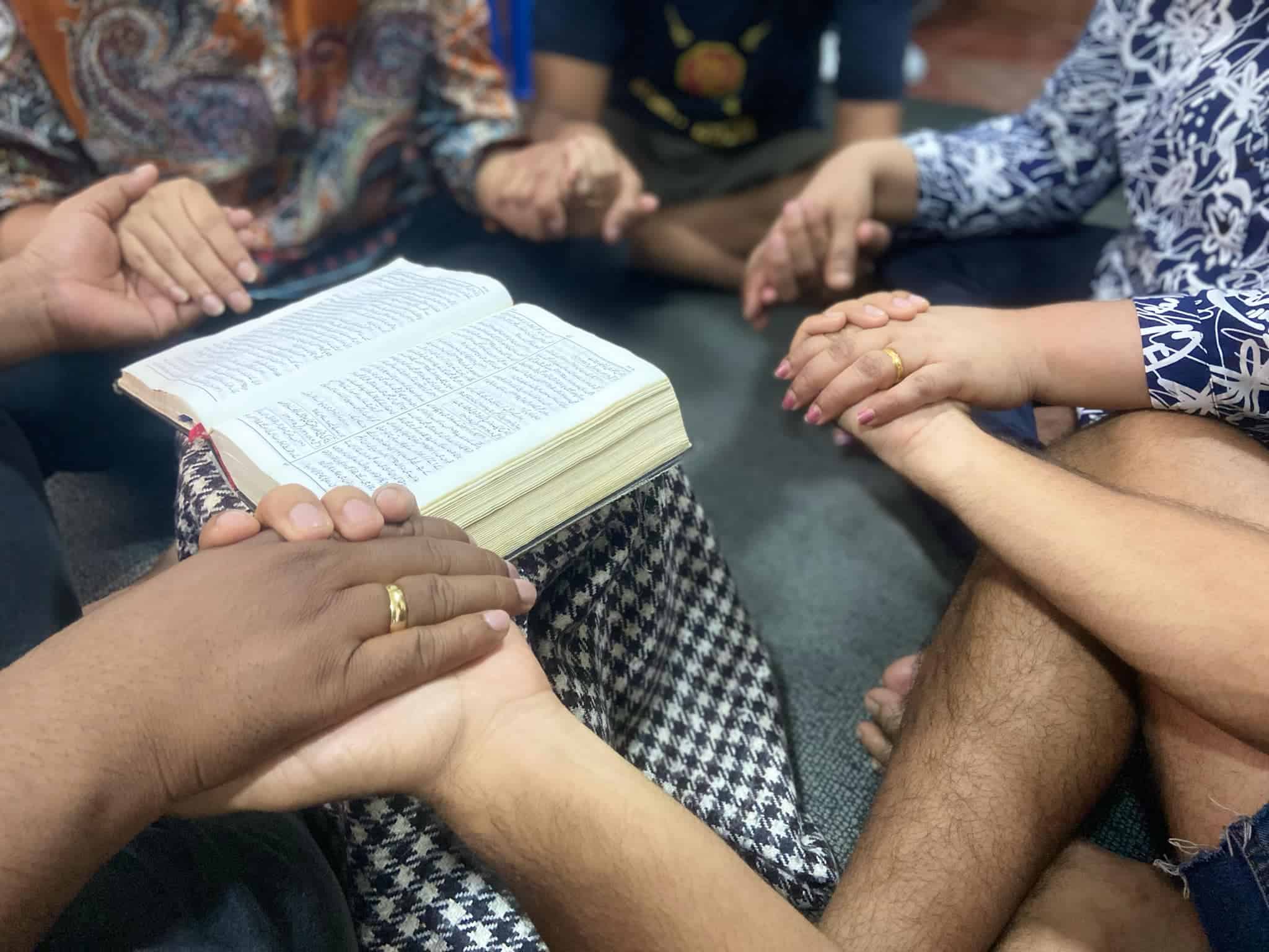 Praying with Bible Praying with Bible